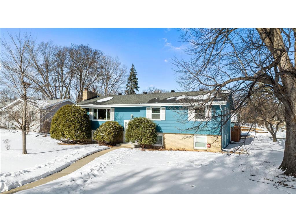 8400 27th Place N New Hope MN 55427 7022365 image1