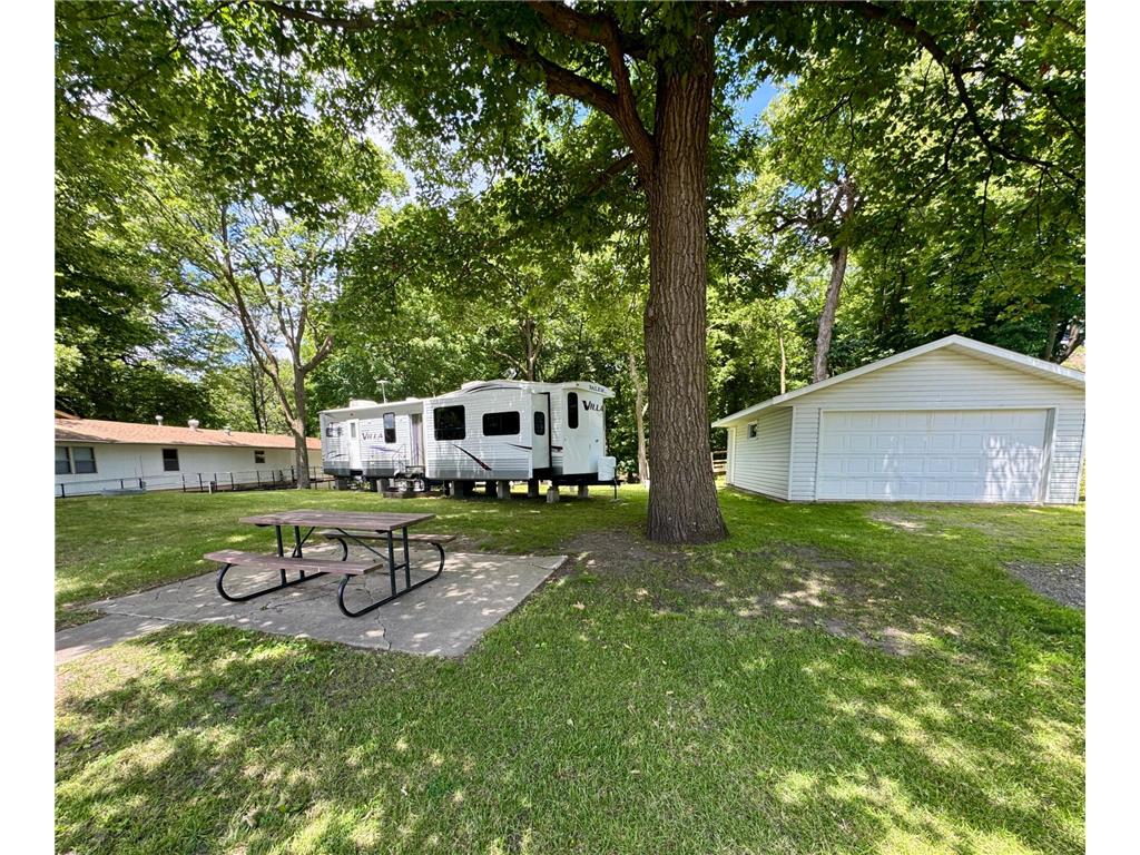 8400 N Shore Drive New London Twp MN 56288 - Green 7096757 image1