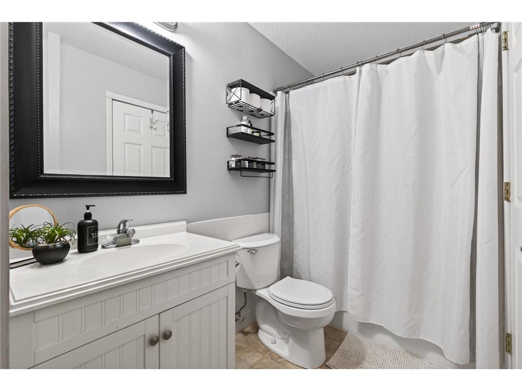 841 Evergreen Circle Burnsville MN 55337 7081795 image16