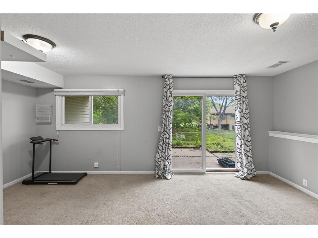 841 Evergreen Circle Burnsville MN 55337 7081795 image17