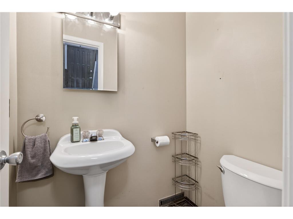 841 Evergreen Circle Burnsville MN 55337 7081795 image22