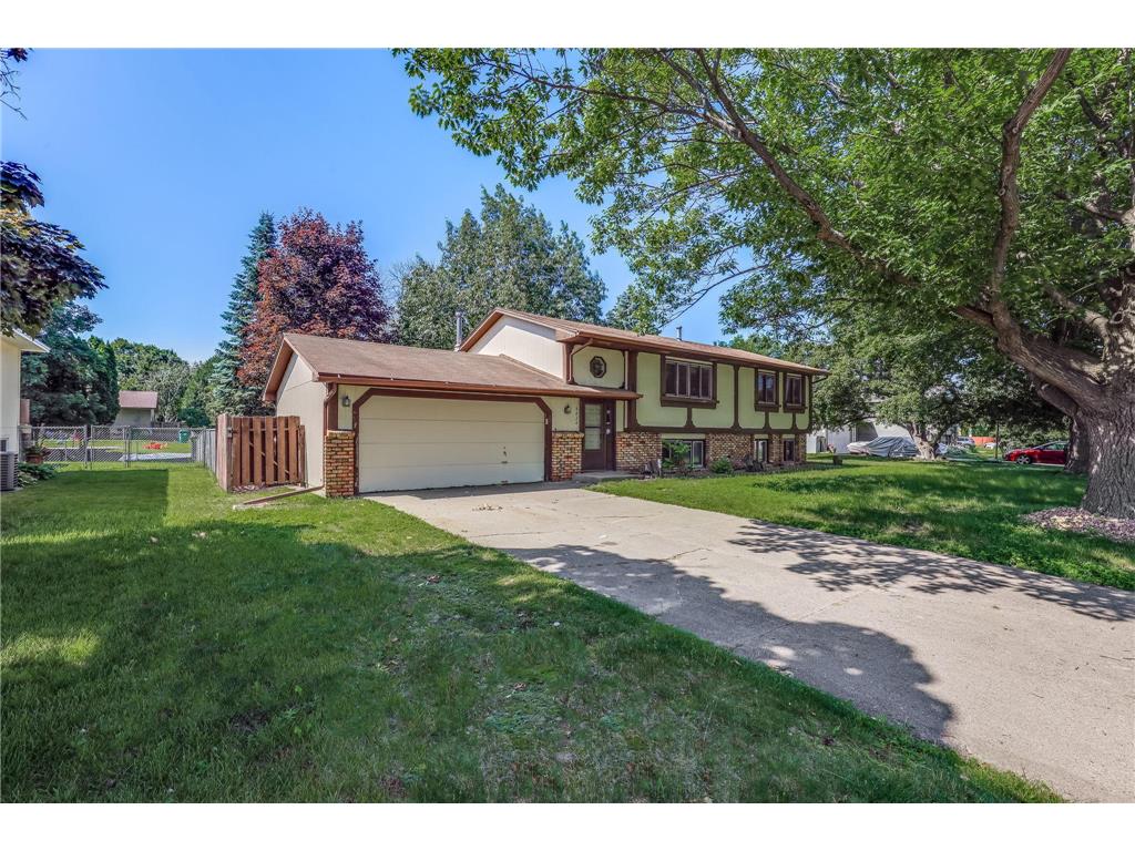 8424 Rhode Island Drive N Brooklyn Park MN 55445 6742263 image1