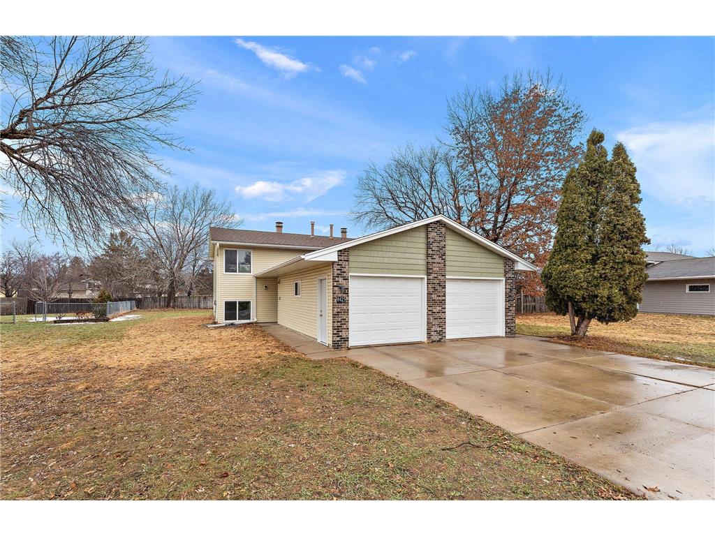 8425-8427 Rhode Island Drive N Brooklyn Park MN 55445 7006206 image1