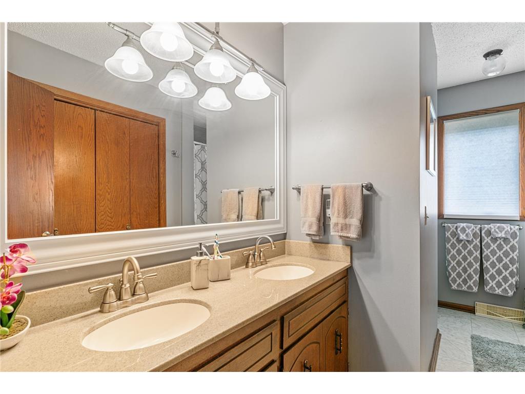 843 37th Street SE Buffalo MN 55313 6765967 image19