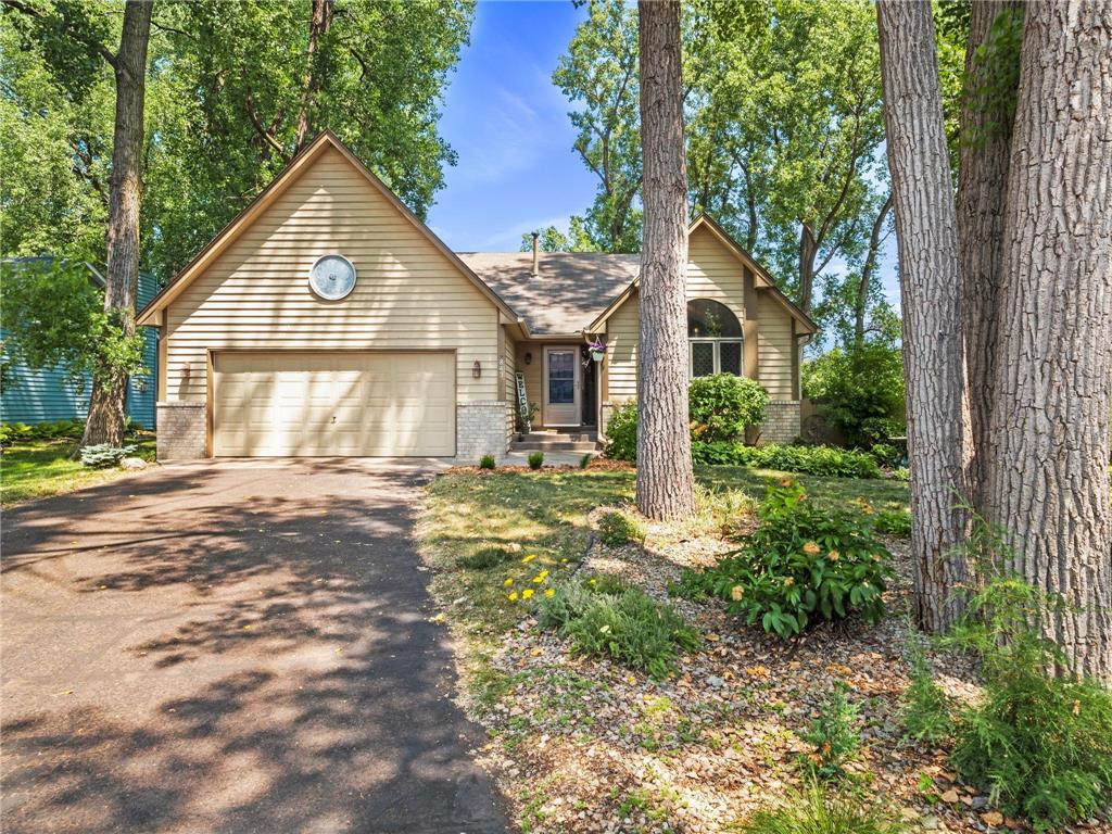 843 Windrow Drive, Little Canada, MN, 55109 MLS 6386642 Edina Realty