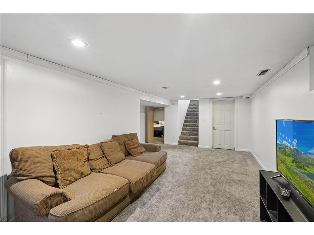 8430 Knox Avenue S Bloomington MN 55431 7083287 image19