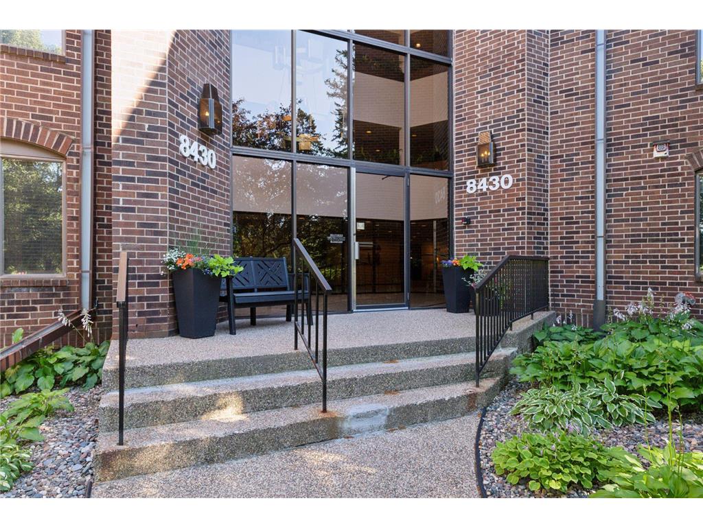 8430 Pennsylvania Road #106 Bloomington MN 55438 6526423 image1