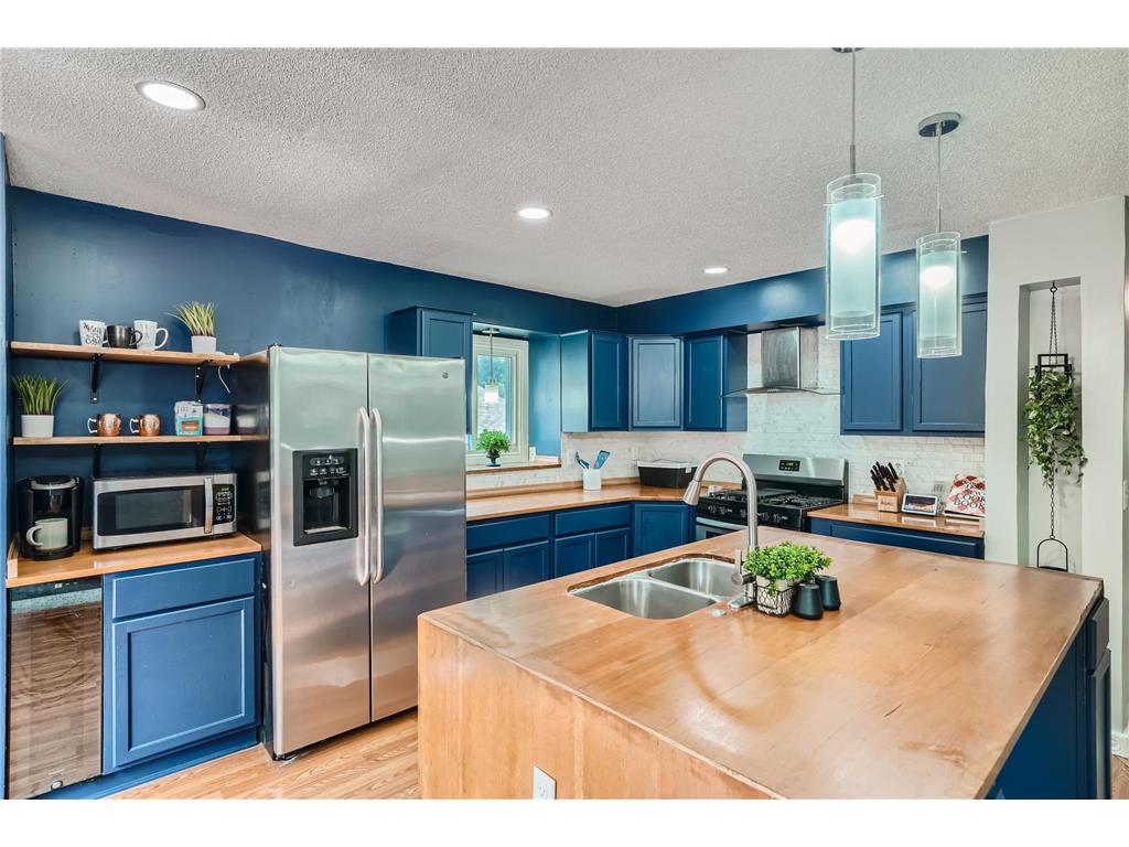 8431 Adair Avenue N Brooklyn Park MN 55443 6710334 image1