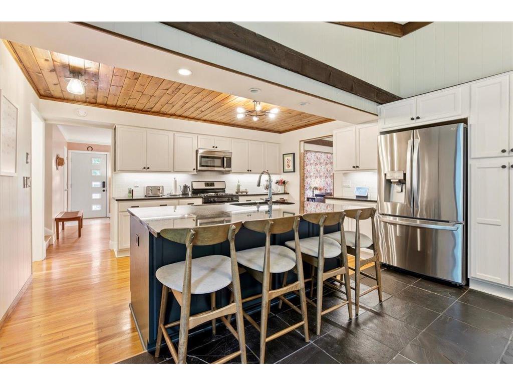 8435 Wesley Drive Golden Valley MN 55427 7093538 image3