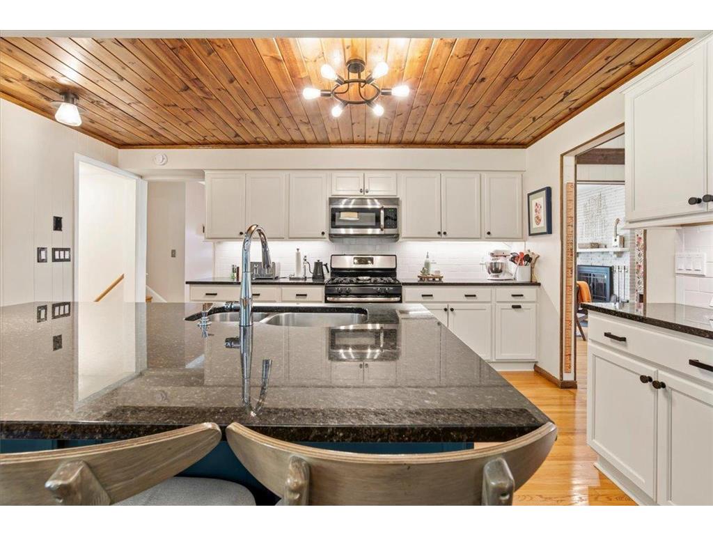 8435 Wesley Drive Golden Valley MN 55427 7093538 image8