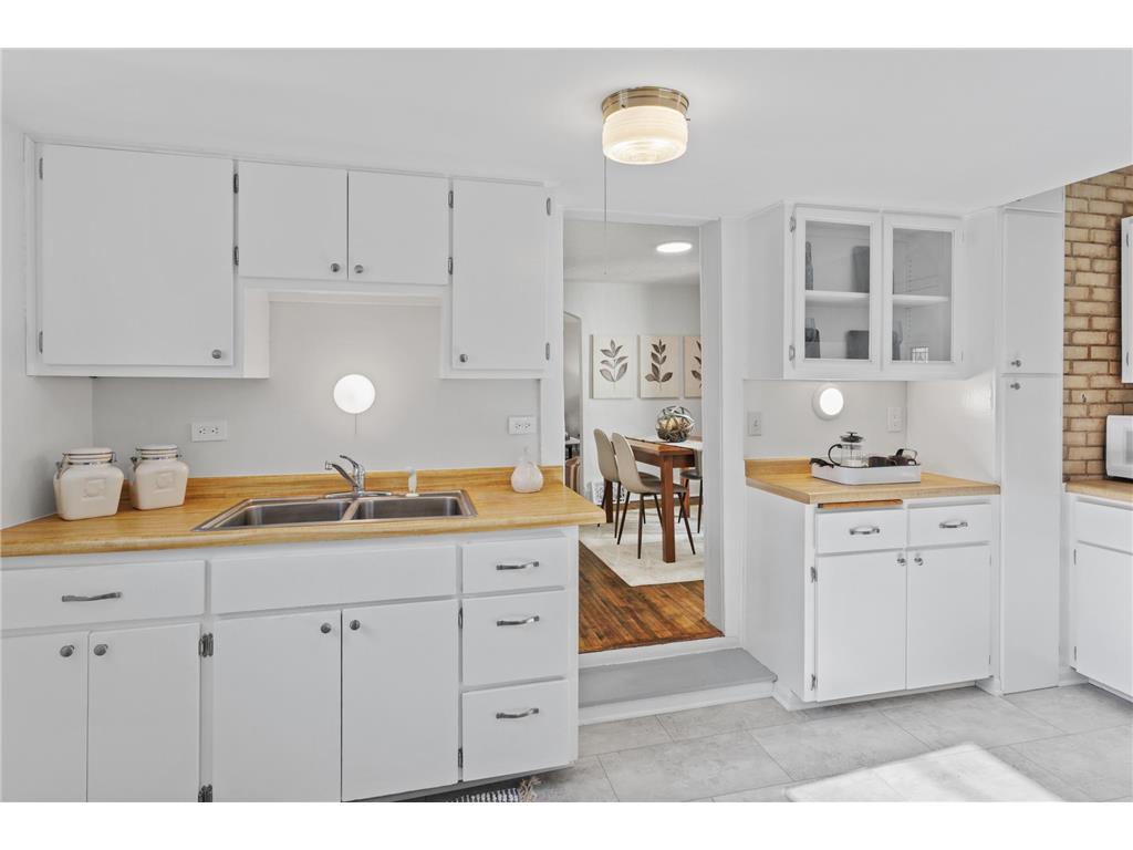 844 Howell Street N Saint Paul MN 55104 7001288 image8