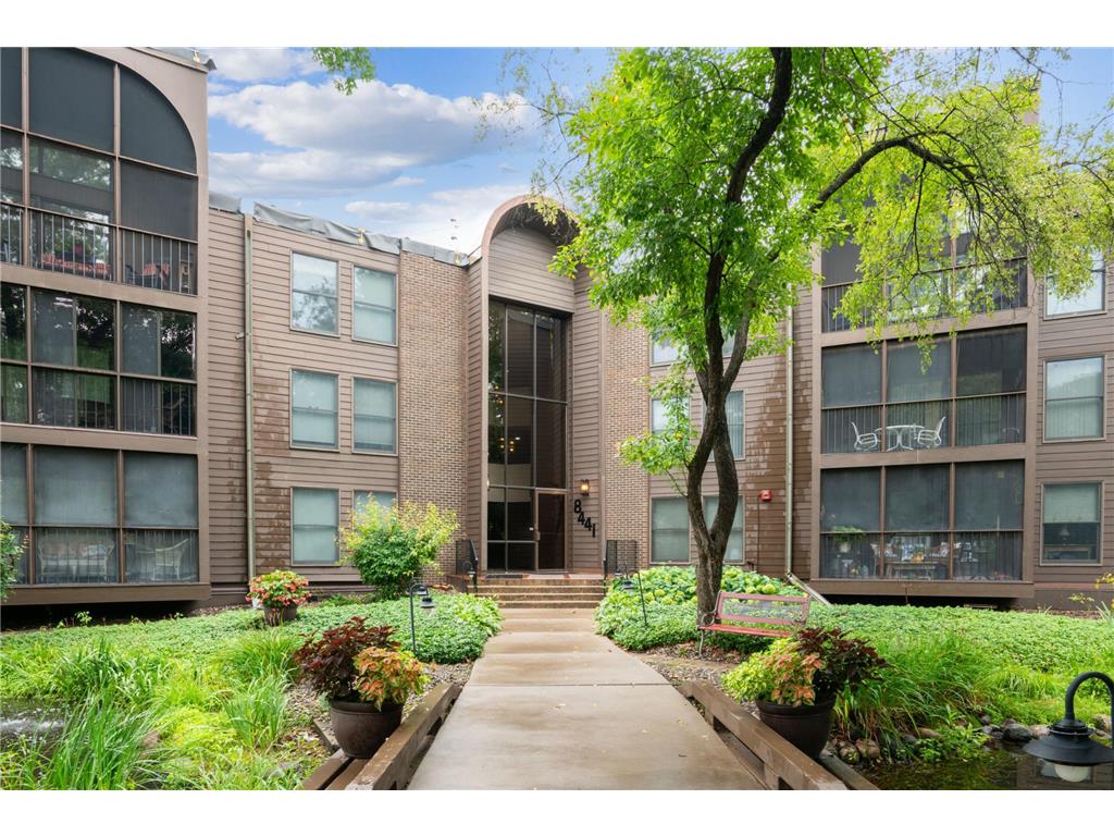 8441 Irwin Road #110 Bloomington MN 55437 7018942 image1
