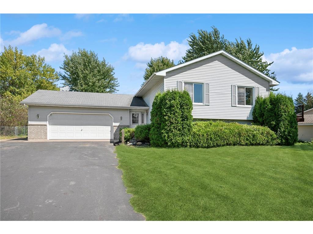 8464 253rd Street Forest Lake MN 55025 - Little Comfort 6597117 image1