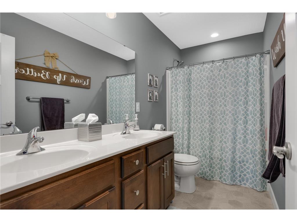 8476 200th Street W Lakeville MN 55044 7079338 image33