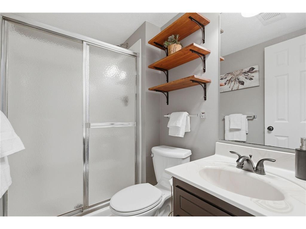 8490 Knollwood Drive Mounds View MN 55112 7061397 image24