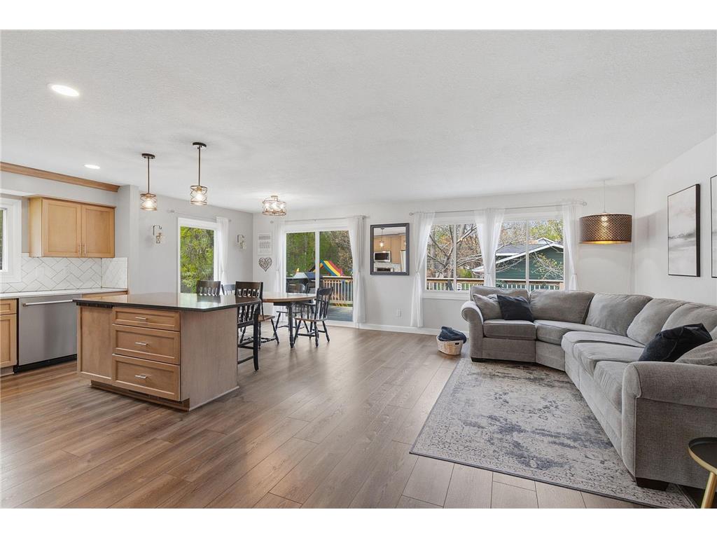 8490 Knollwood Drive Mounds View MN 55112 7061397 image3
