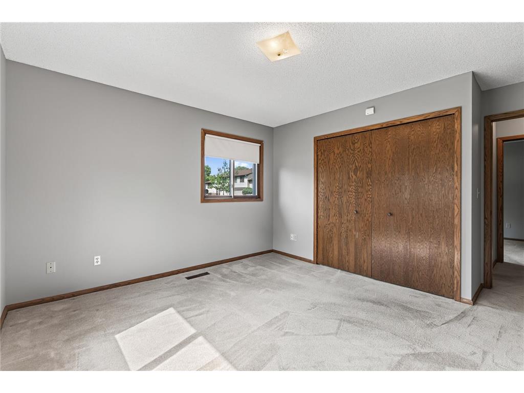 8500 S Maplebrook Circle Brooklyn Park MN 55445 7098747 image18