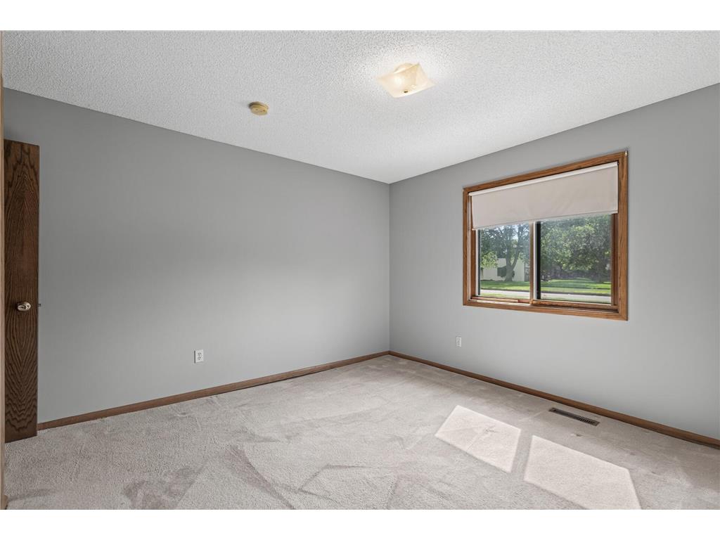 8500 S Maplebrook Circle Brooklyn Park MN 55445 7098747 image20