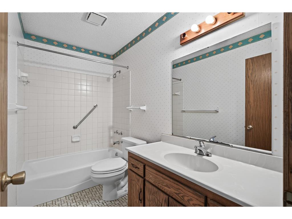 8500 S Maplebrook Circle Brooklyn Park MN 55445 7098747 image21