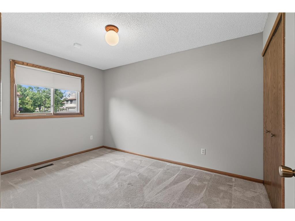 8500 S Maplebrook Circle Brooklyn Park MN 55445 7098747 image22