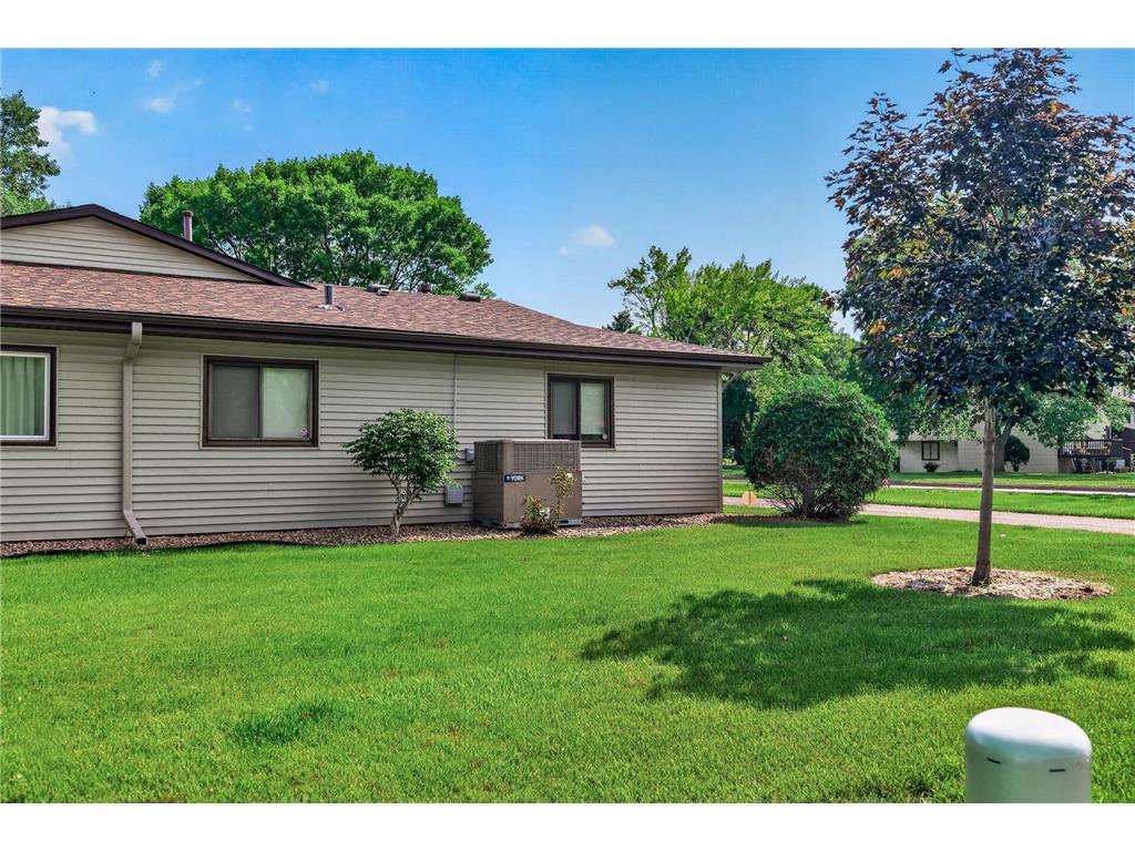 8500 S Maplebrook Circle Brooklyn Park MN 55445 7098747 image27