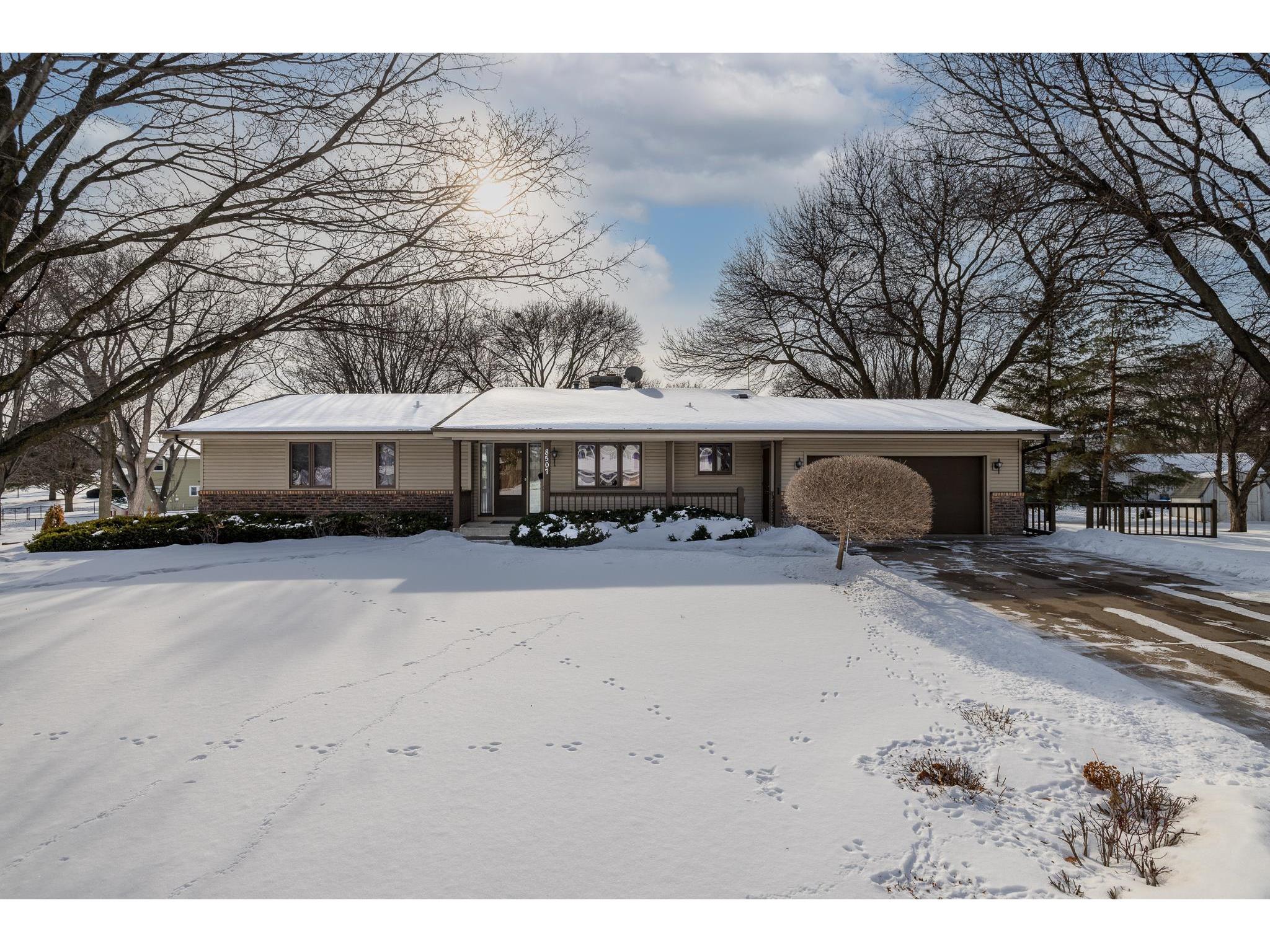 8507 Rose Manor Golden Valley MN 55427 6153521 image1