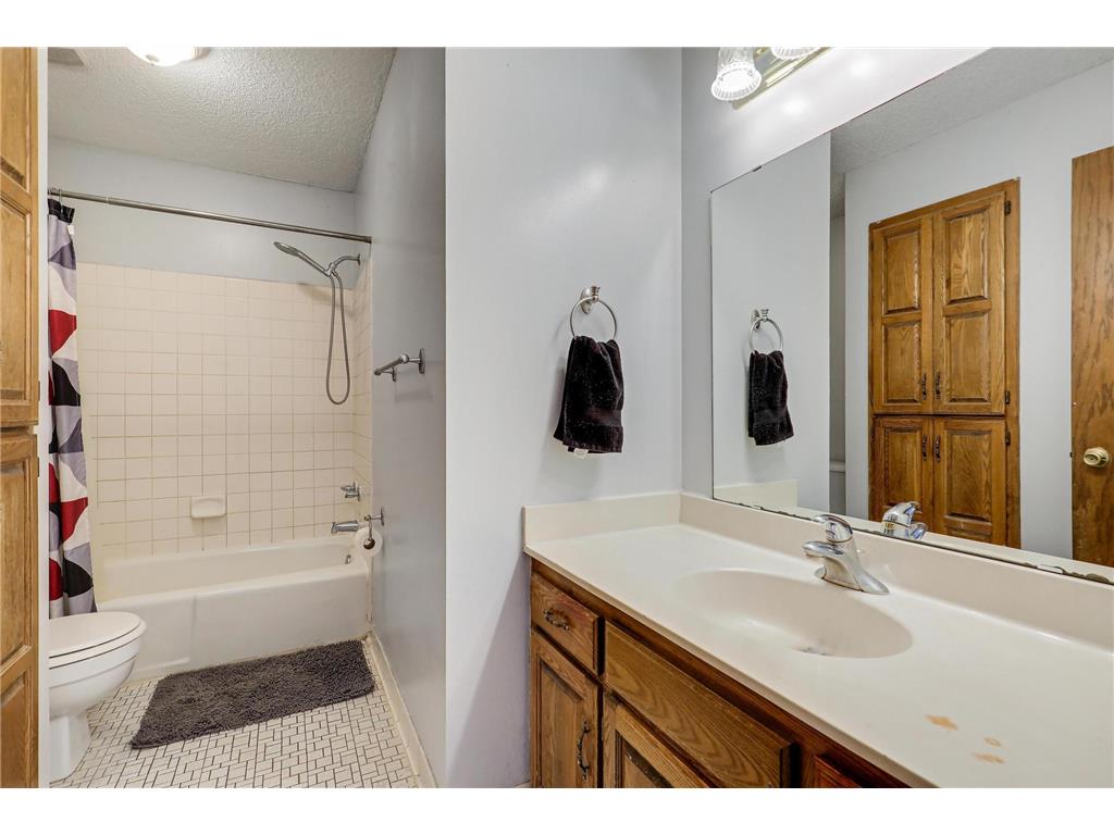 8525 Maplebrook Parkway N Brooklyn Park MN 55445 7018422 image14