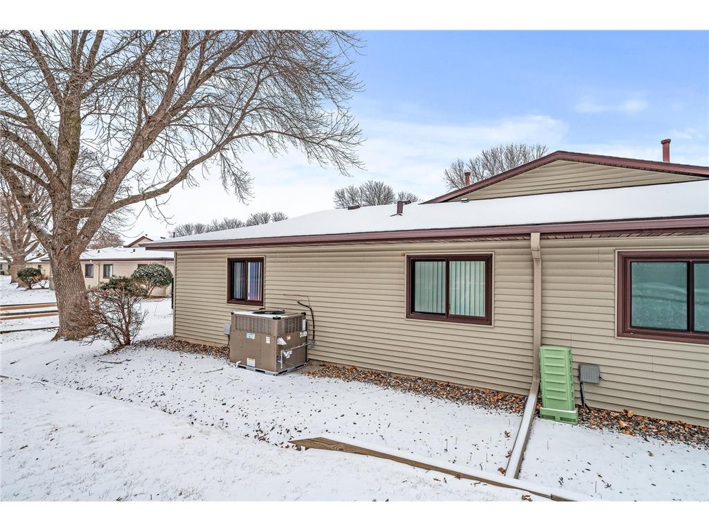 8526 S Maplebrook Circle Brooklyn Park MN 55445 6806902 image11