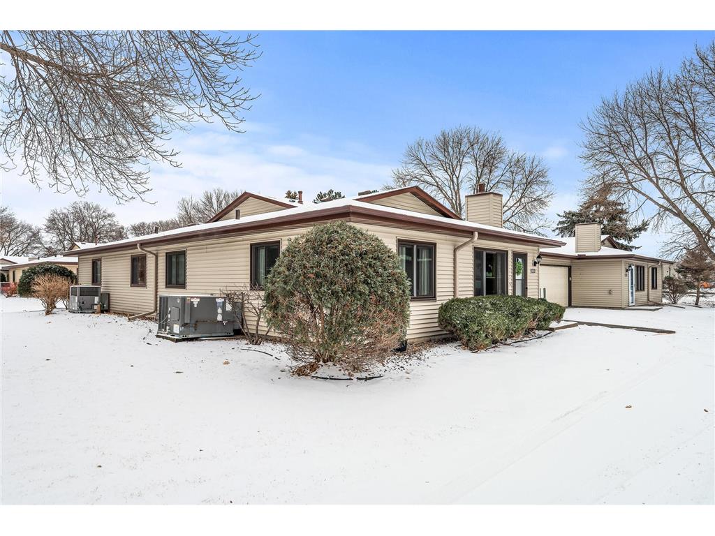 8526 S Maplebrook Circle Brooklyn Park MN 55445 6806902 image2