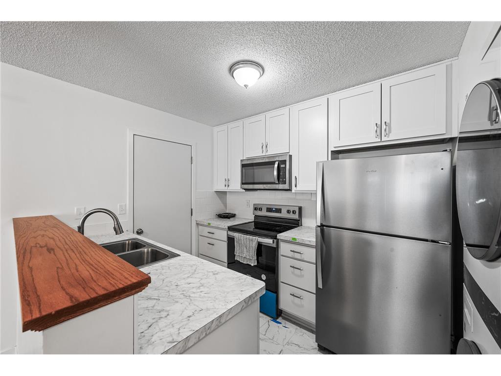 8526 S Maplebrook Circle Brooklyn Park MN 55445 6806902 image4