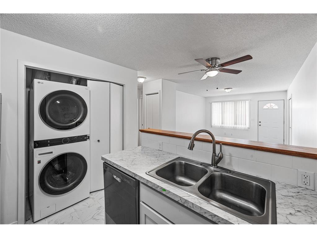 8526 S Maplebrook Circle Brooklyn Park MN 55445 6806902 image5