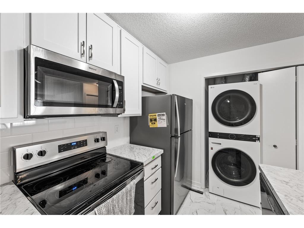 8526 S Maplebrook Circle Brooklyn Park MN 55445 6806902 image6