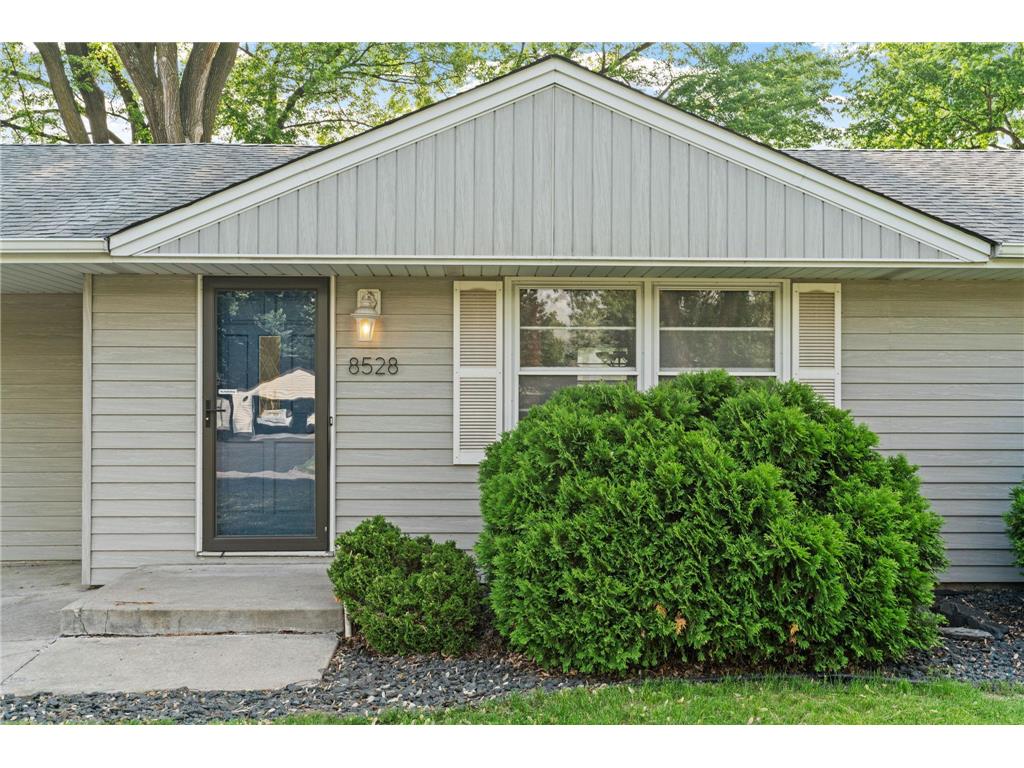 8528 Columbus Avenue S Bloomington MN 55420 7087700 image3