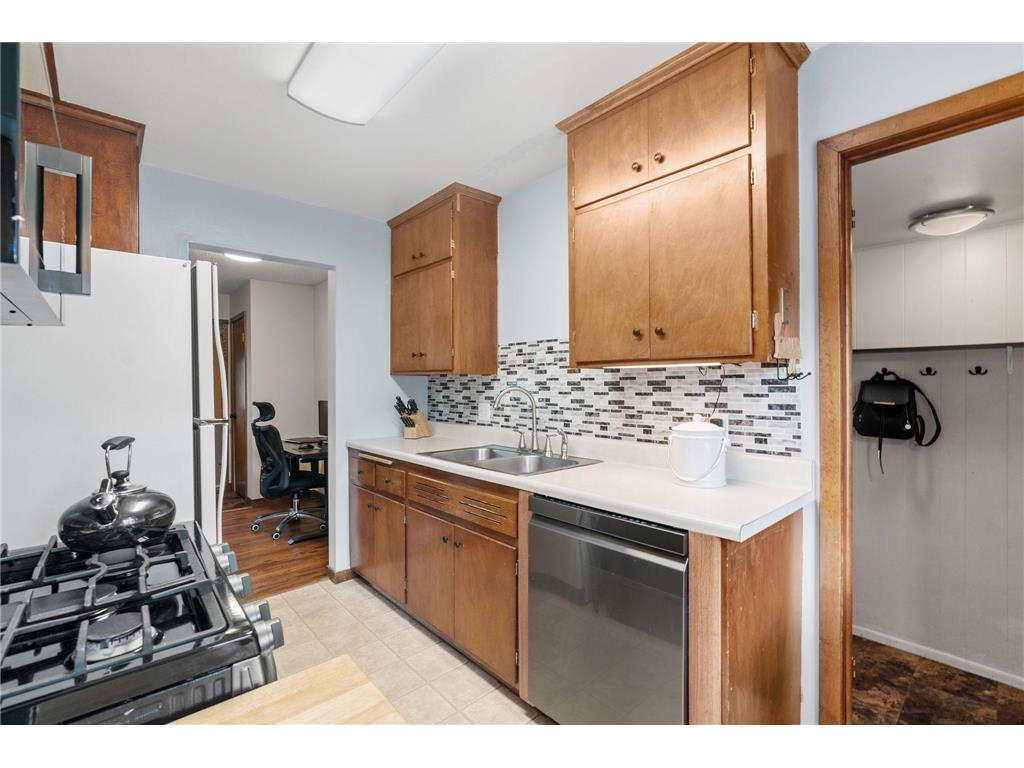 8528 Columbus Avenue S Bloomington MN 55420 7087700 image30