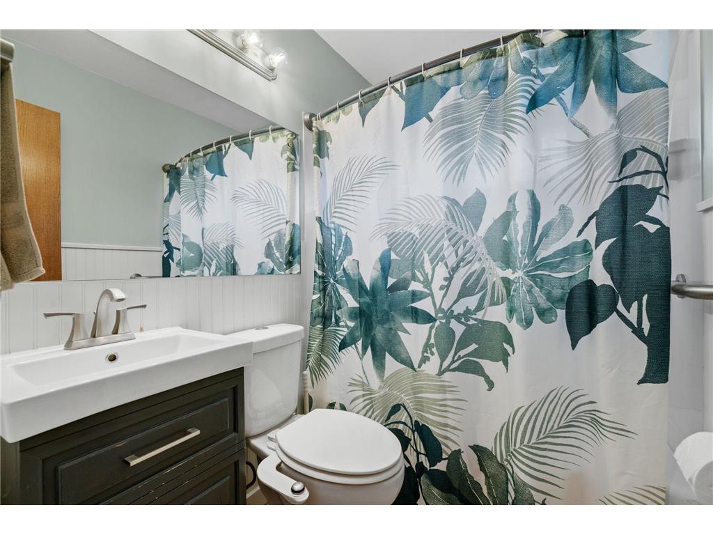 8528 Columbus Avenue S Bloomington MN 55420 7087700 image40