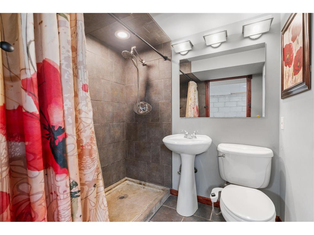 8528 Columbus Avenue S Bloomington MN 55420 7087700 image46