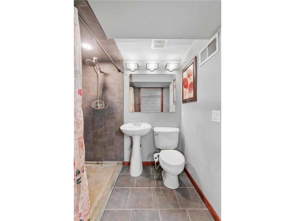 8528 Columbus Avenue S Bloomington MN 55420 7087700 image47