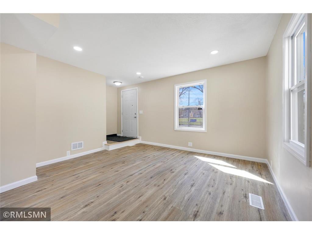 853 Conway Street Saint Paul MN 55106 7090232 image1