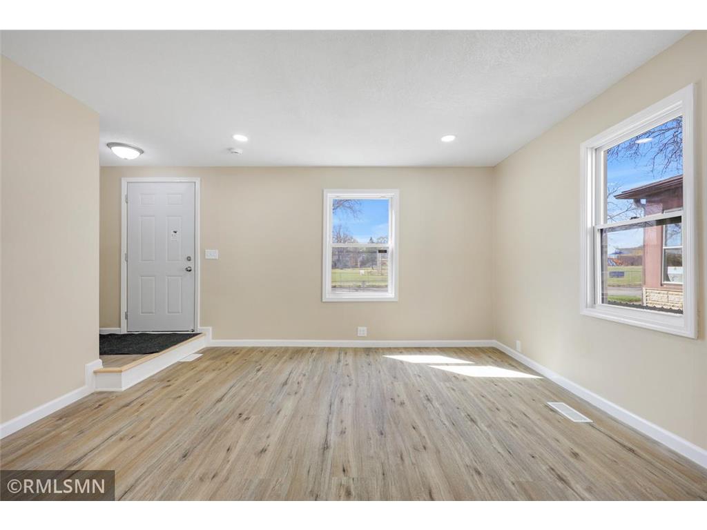 853 Conway Street Saint Paul MN 55106 7090232 image2