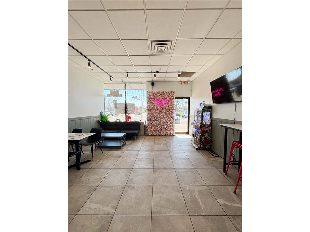 8565 Edinburgh Center Drive Brooklyn Park MN 55443 7058117 image3