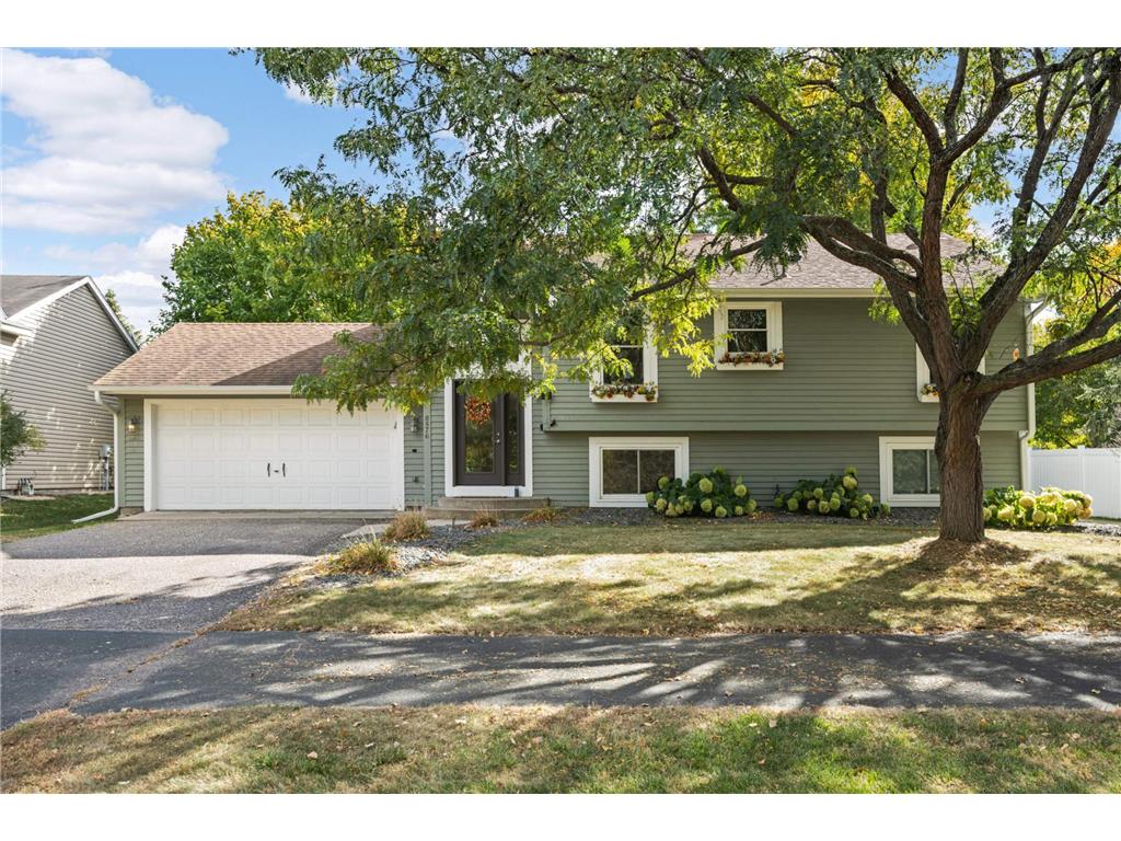 8576 Pineview Lane N Maple Grove MN 55369 6618550 image1