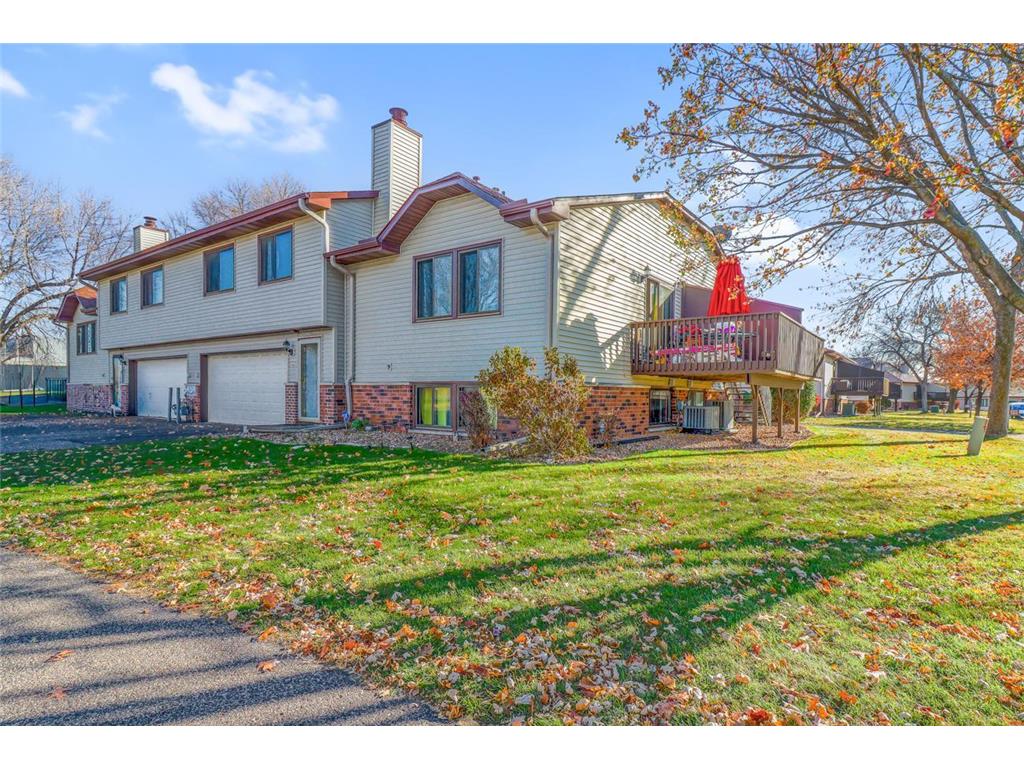 8576 S Maplebrook Circle Brooklyn Park MN 55445 6809283 image1