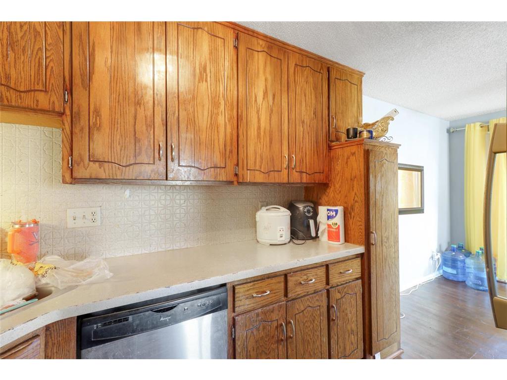 8576 S Maplebrook Circle Brooklyn Park MN 55445 6809283 image4