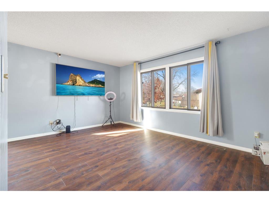 8576 S Maplebrook Circle Brooklyn Park MN 55445 6809283 image6