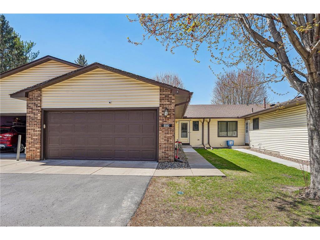 8582 134th Street W Apple Valley MN 55124 7060532 image1