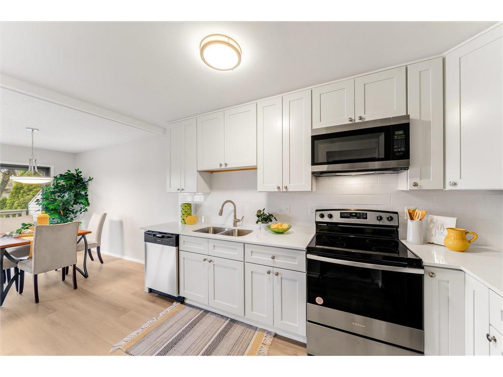 859 E 145th Street Burnsville MN 55337 6527158 image1