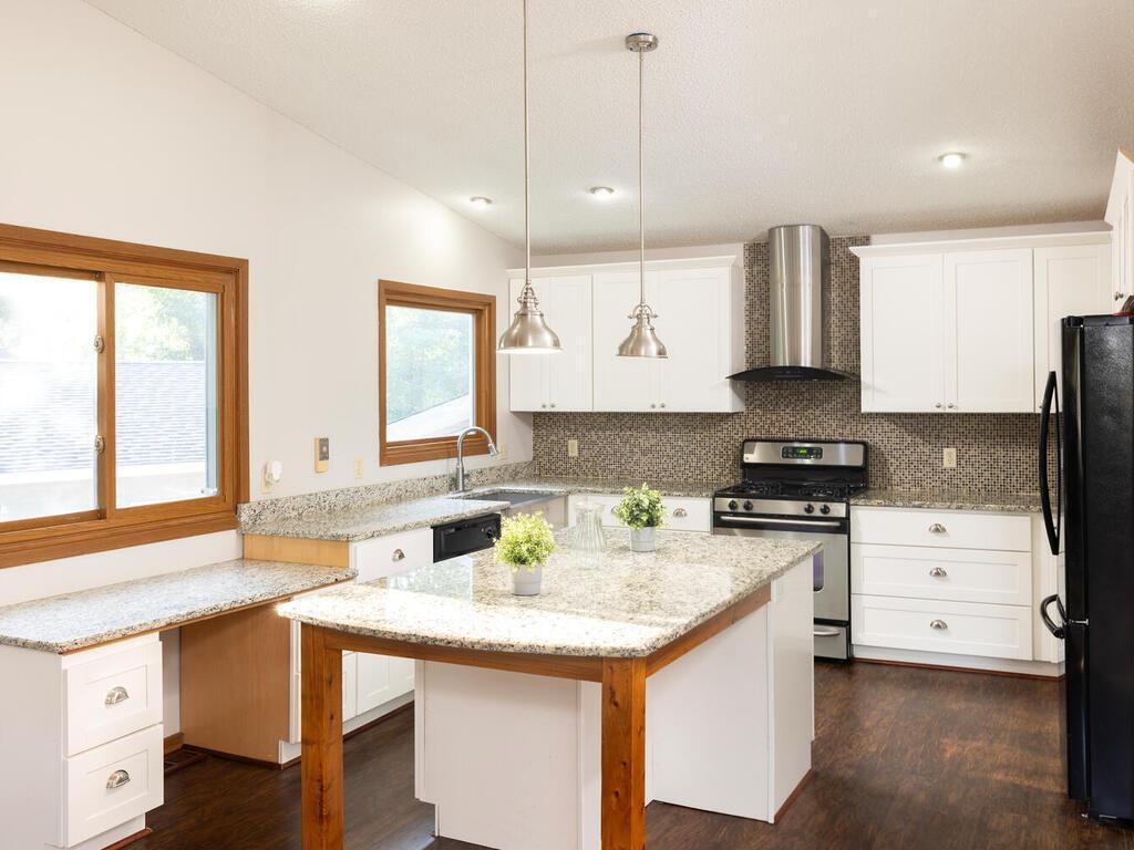 859 Rogers Court Eagan MN 55123 6421439 image1