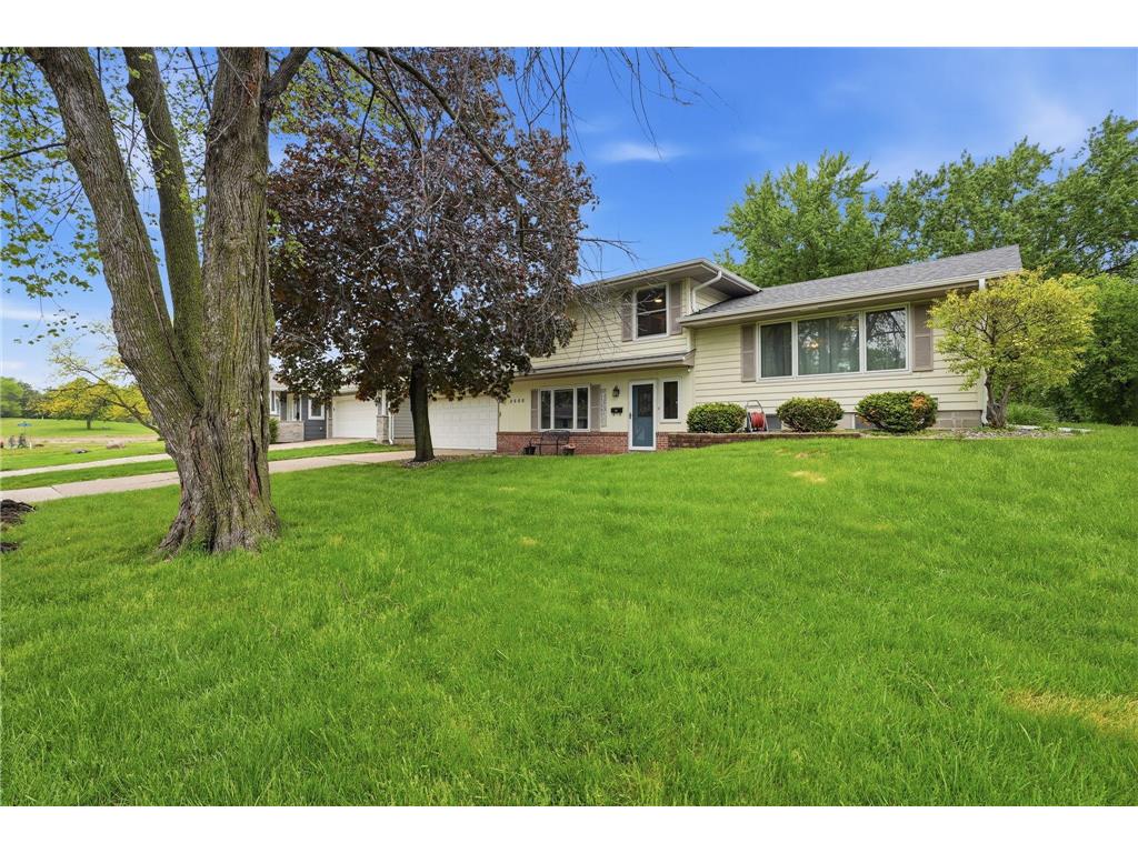 8608 33rd Avenue N New Hope MN 55427 7078739 image1