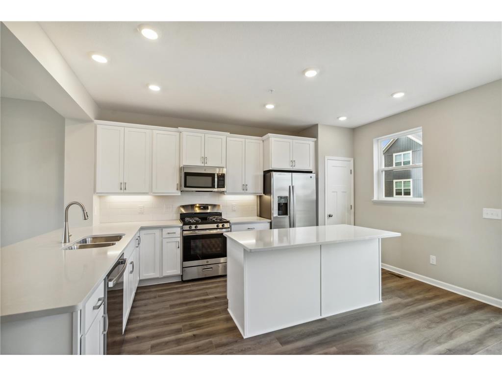 8618 London Circle NE #E Blaine MN 55449 6476707 image1