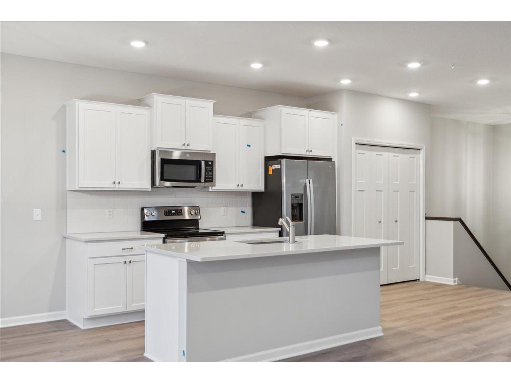 8618 London Circle NE #F Blaine MN 55449 6482572 image1